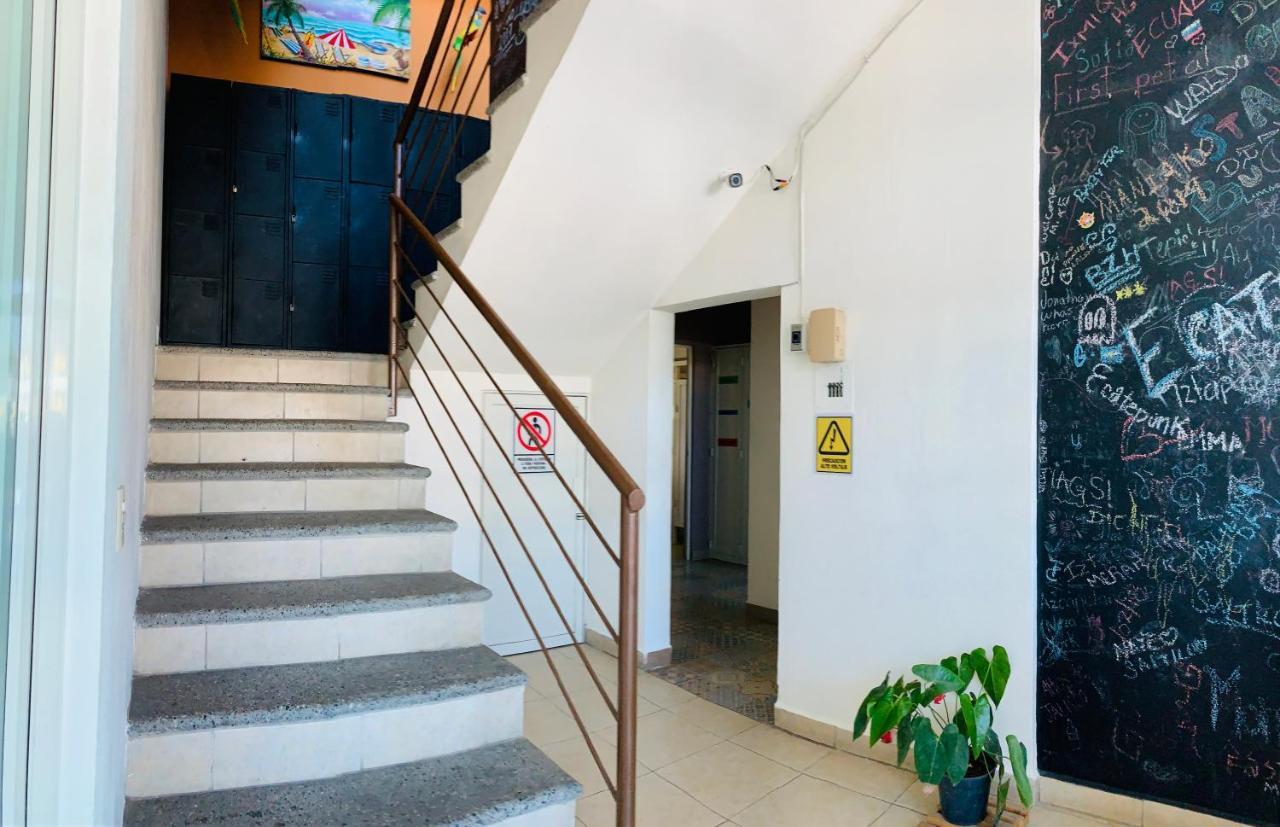 Hostal บูเซเรียส ภายนอก รูปภาพ